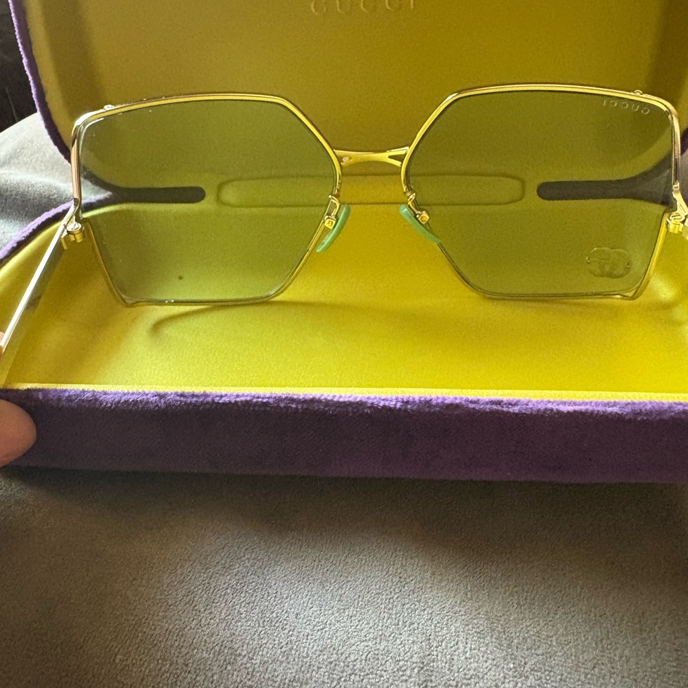 Authentic GUCCI gold frame sunglasses - Picture 5 of 10